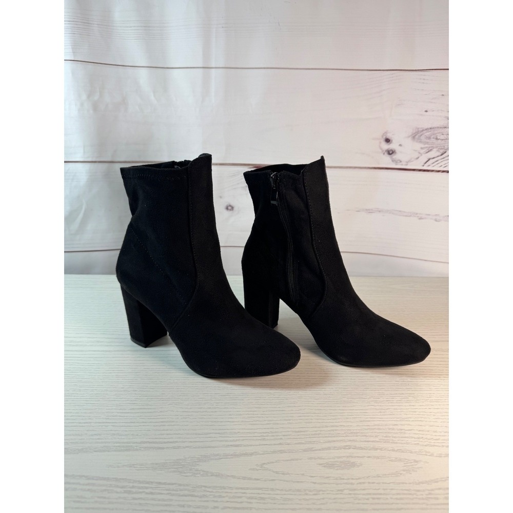 NEW Black Faux Suede Ankle Boots with Heel /‎ Size 7 / Sku152